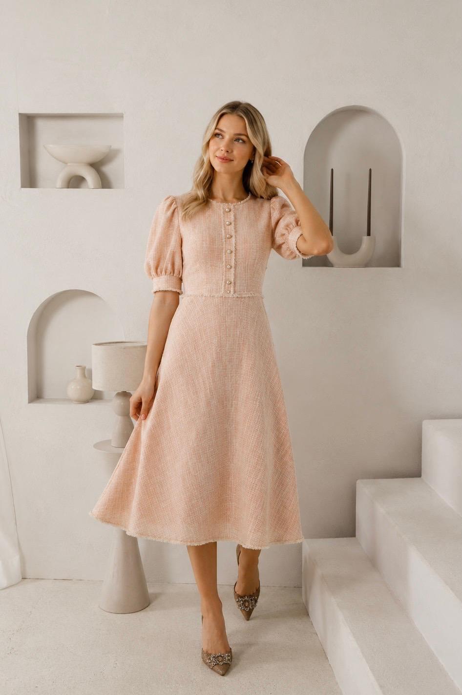 ROCHIE ROZ EVAZATA DIN CHANEL